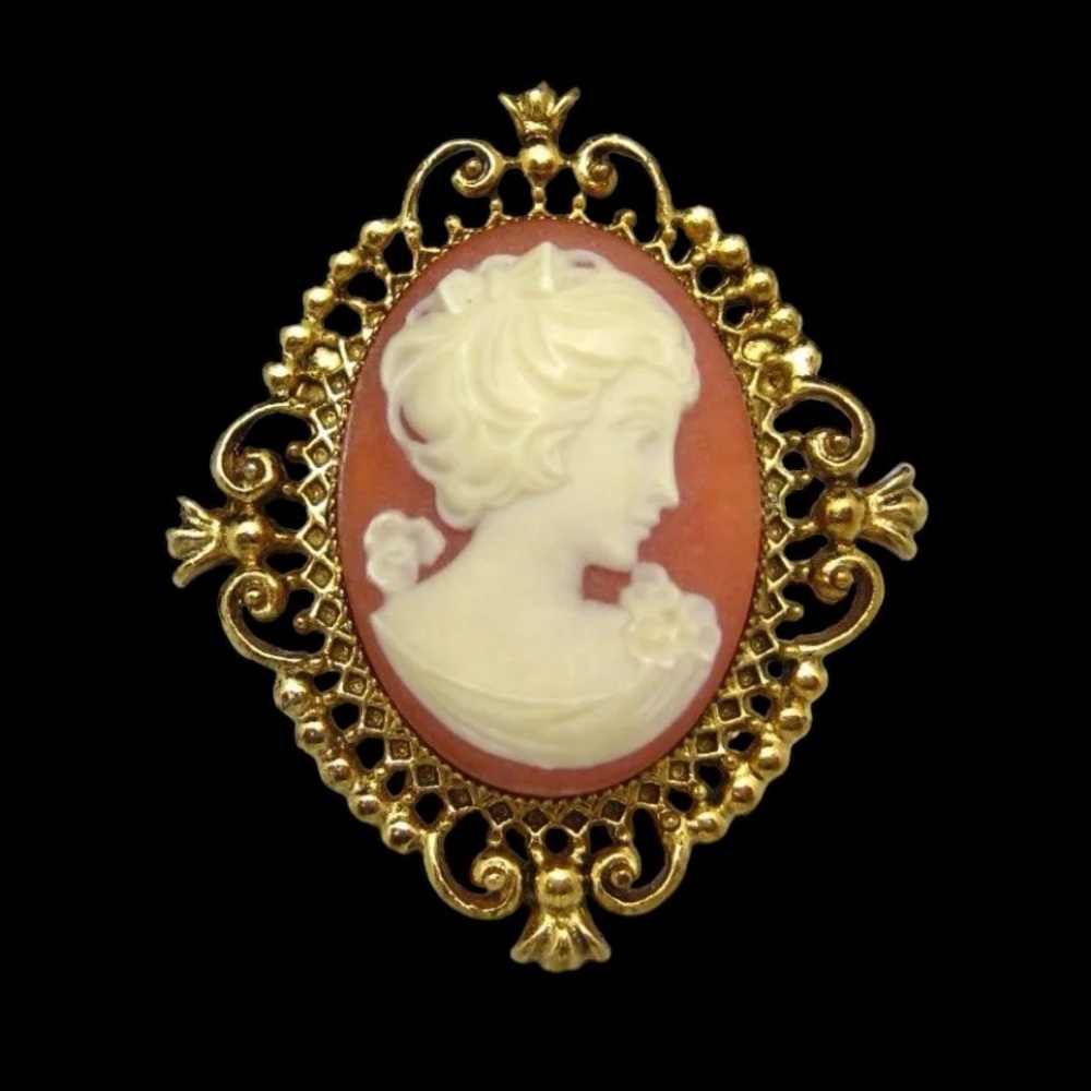Vintage Cameo Scent Locket Brooch Pin Signed Avon Excellent